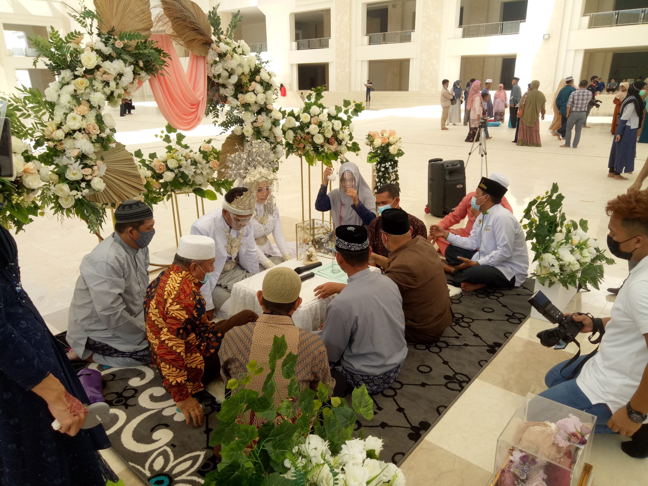 PELAKSANAAN AKAD NIKAH DI MASJID SULTAN MAHMUD RIAYAT SYAH BULAN MARET ...