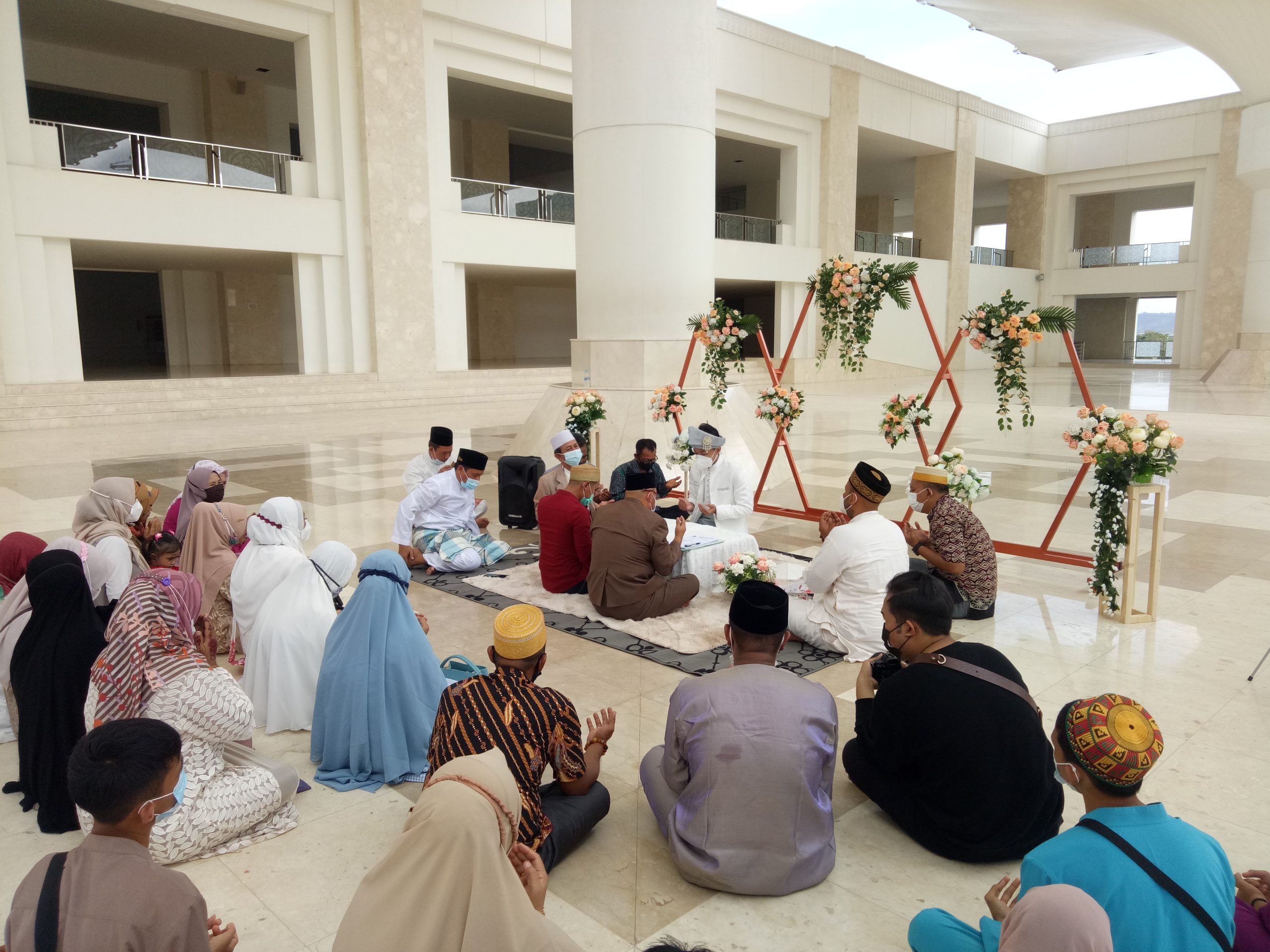 PELAKSANAAN AKAD NIKAH DI MASJID SULTAN MAHMUD RIAYAT SYAH BULAN MARET ...