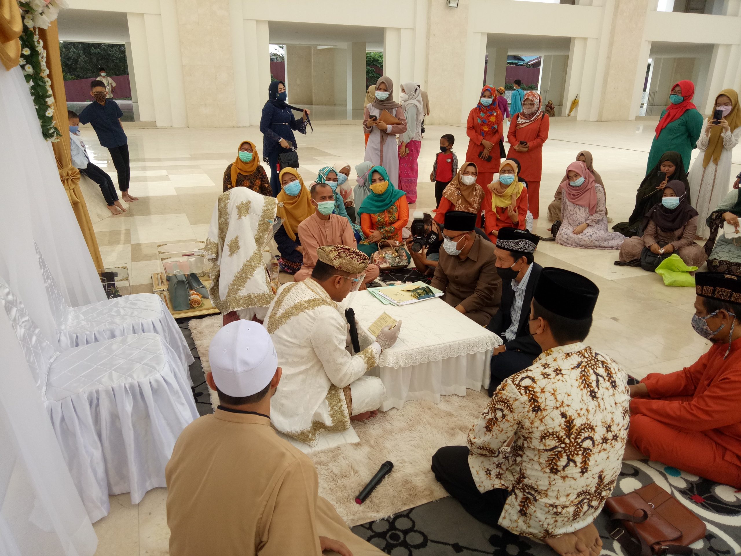 PELAKSANAAN AKAD NIKAH DI MASJID SULTAN MAHMUD RIAYAT SYAH BULAN MARET ...